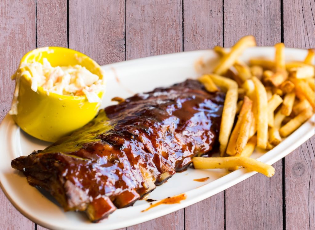 6 Chain Restaurants With Bigger Racks of Ribs Than Any Other Chain