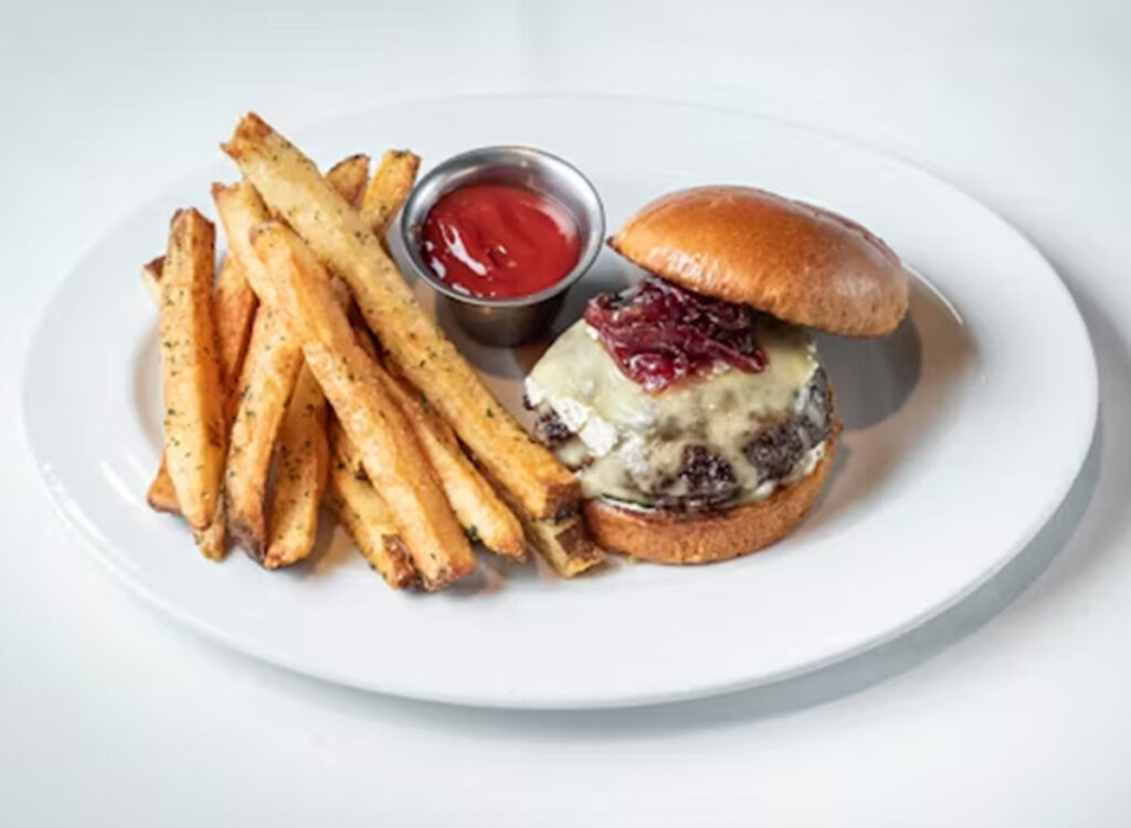 3 Chain Restaurants With the Best Wagyu Burgers, According to Chef 3 Chain Restaurants With the Best Wagyu Burgers, According to Chef