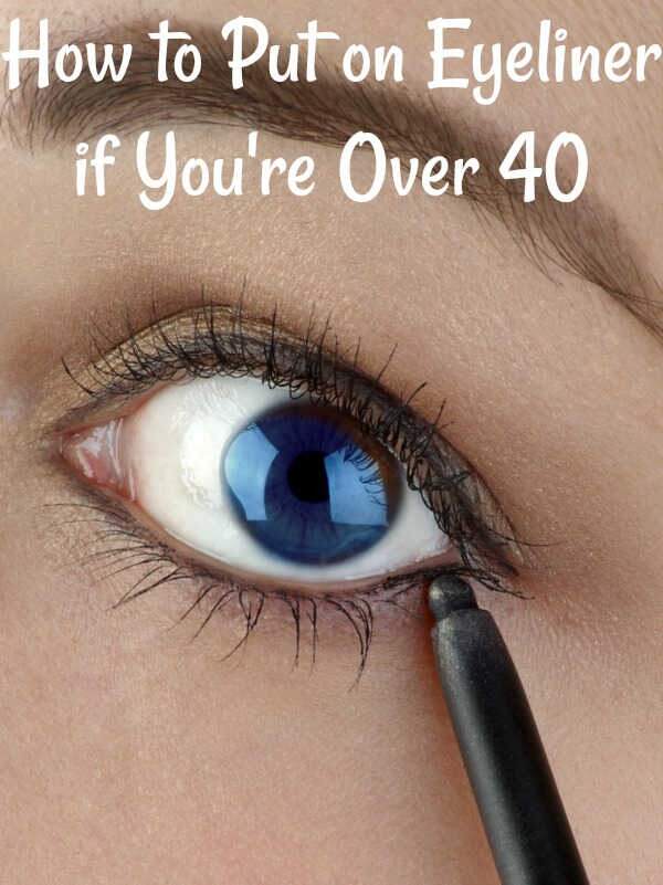 Easy Tricks That Lift Eyes How to apply eyeliner. Step by step eyeliner makeup hacks. A woman applying eyeliner gel to the lower eyelid called tightlining.