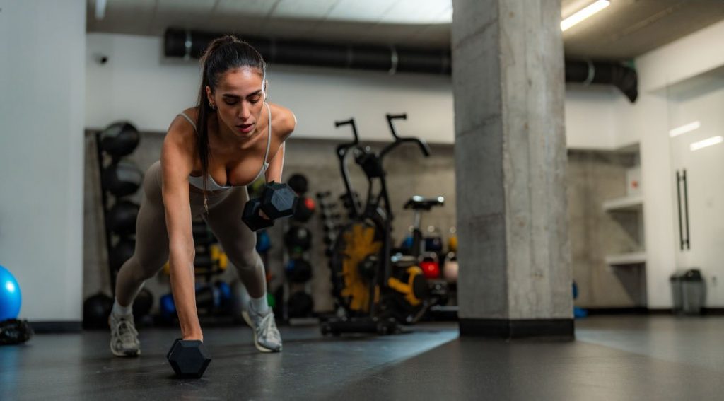 How The Renegade Row Will Help Build Core Strength, Shoulder Stability, and a Bigger Back